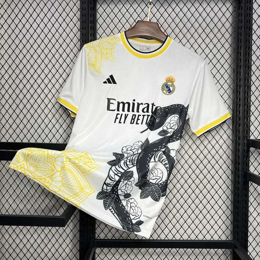 Maillot Maillot Real Madrid foot concept 2024 2025 face avant