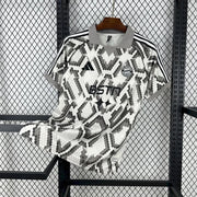 Maillot Maillot Bayern Munich concept 2025-26 miniature
