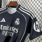 Maillot Maillot Real Madrid extérieur 2025-26 miniature